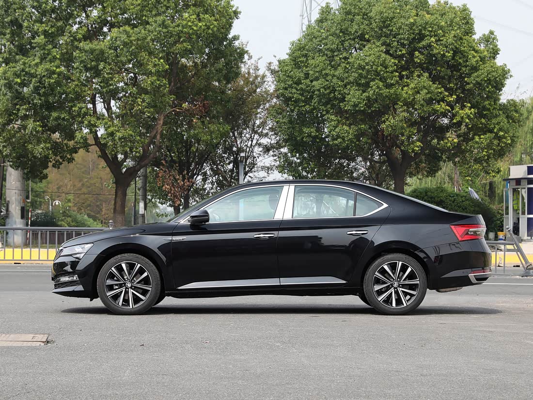 Skoda Superb — фото 3