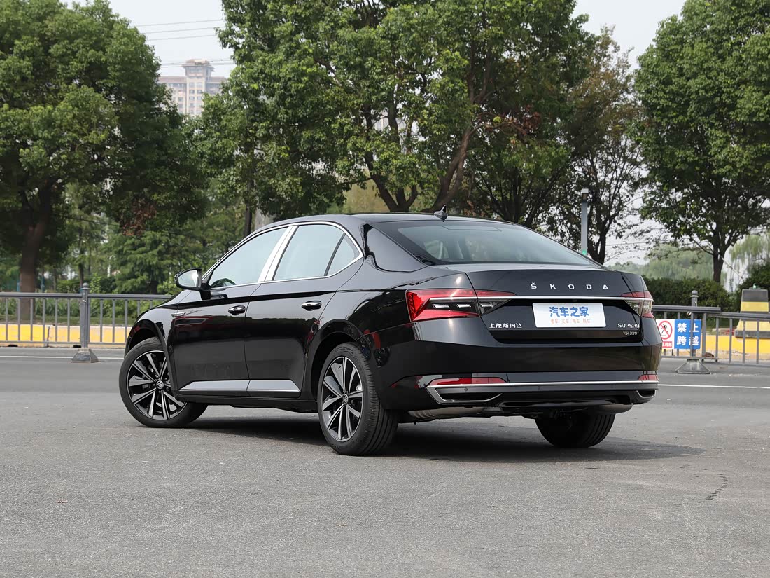 Skoda Superb — фото 4