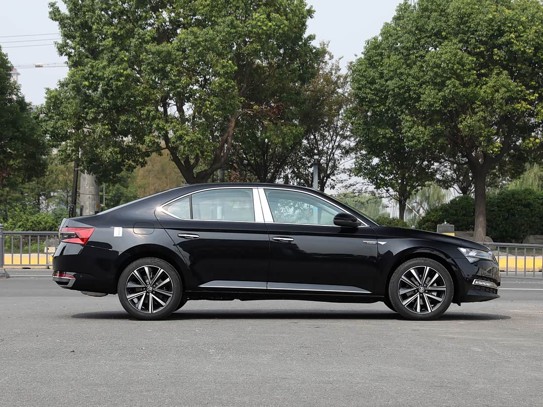Skoda Superb — фото 5