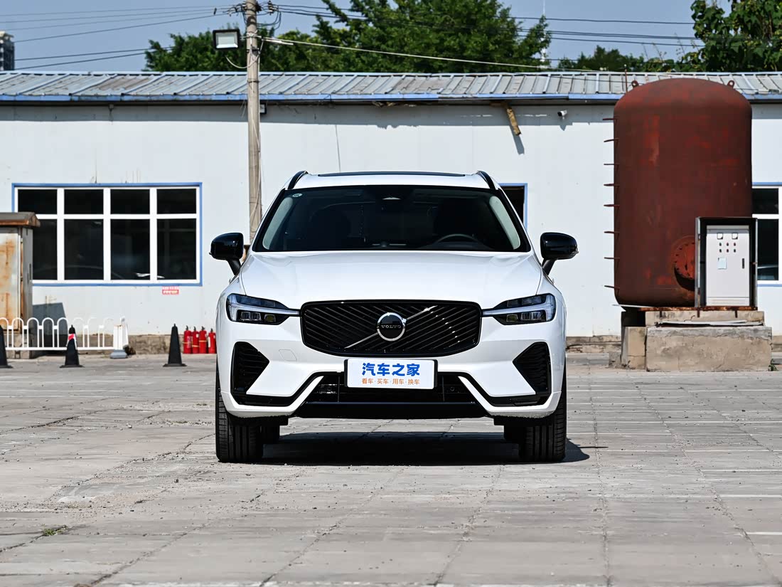 Volvo XC60 — фото 2