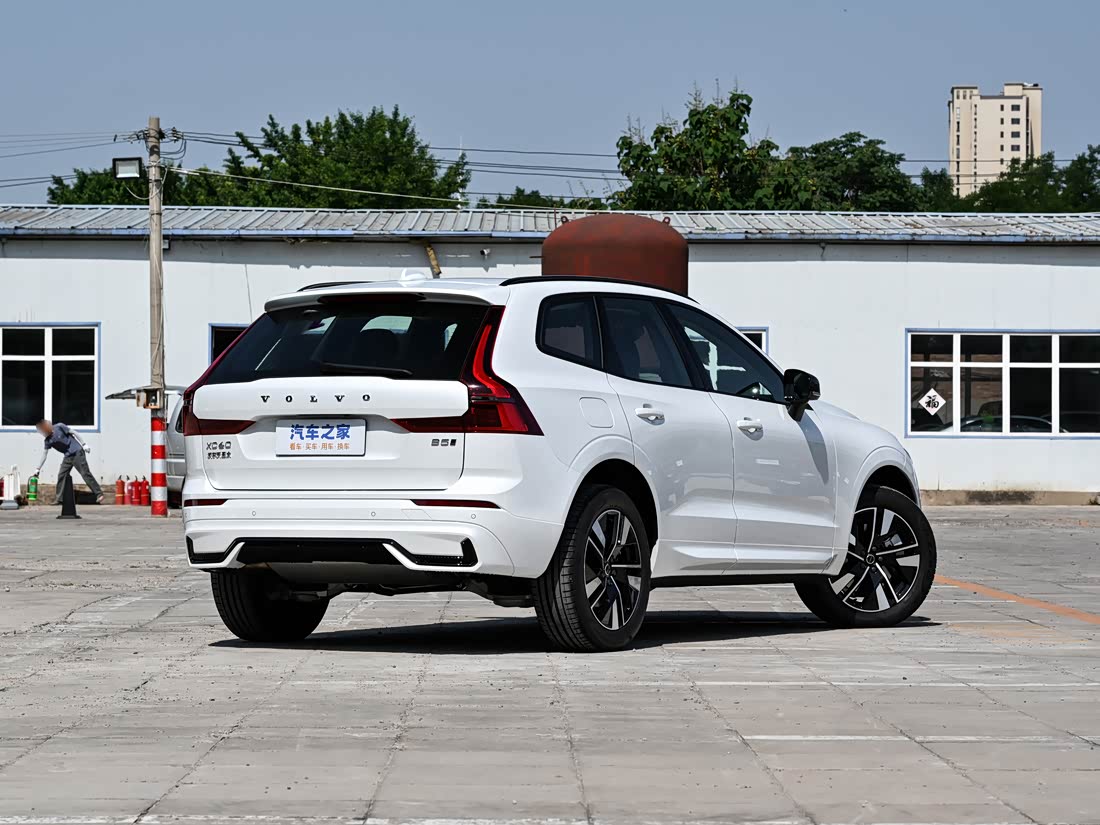 Volvo XC60 — фото 6