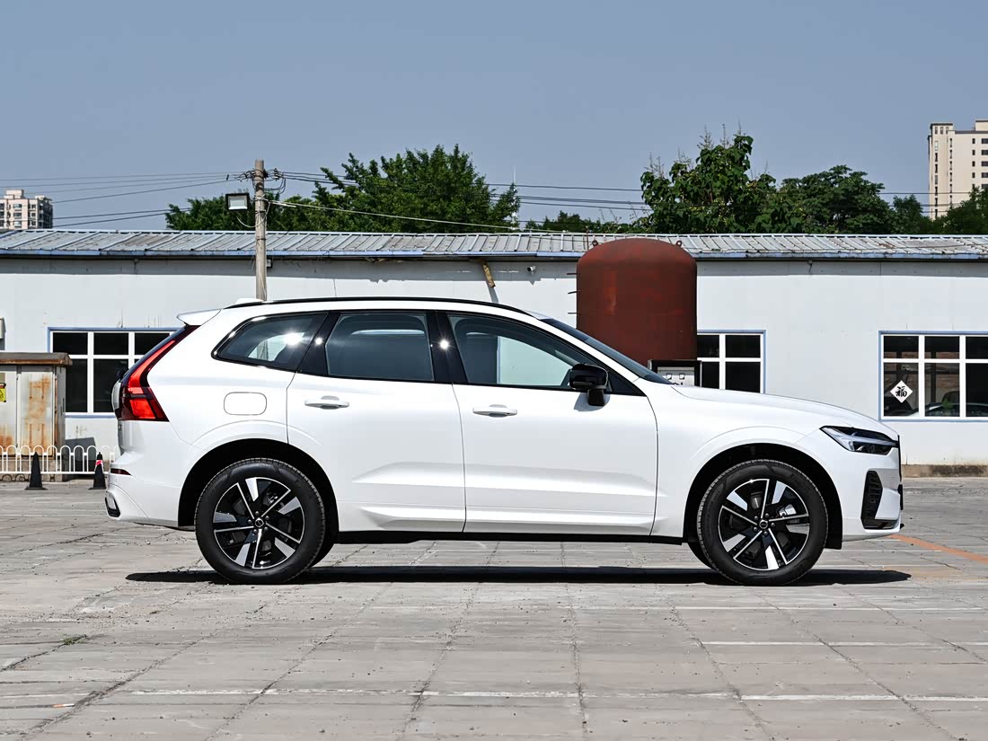 Volvo XC60 — фото 7