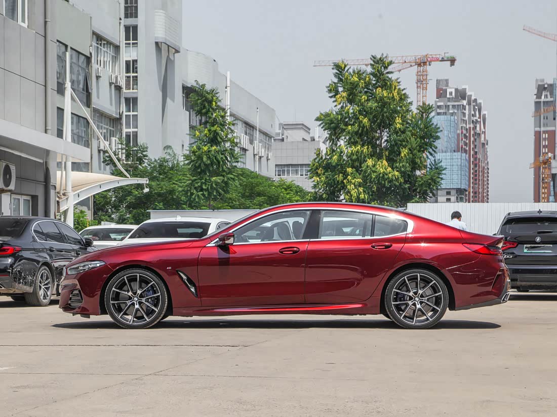 BMW 8 Series — фото 3
