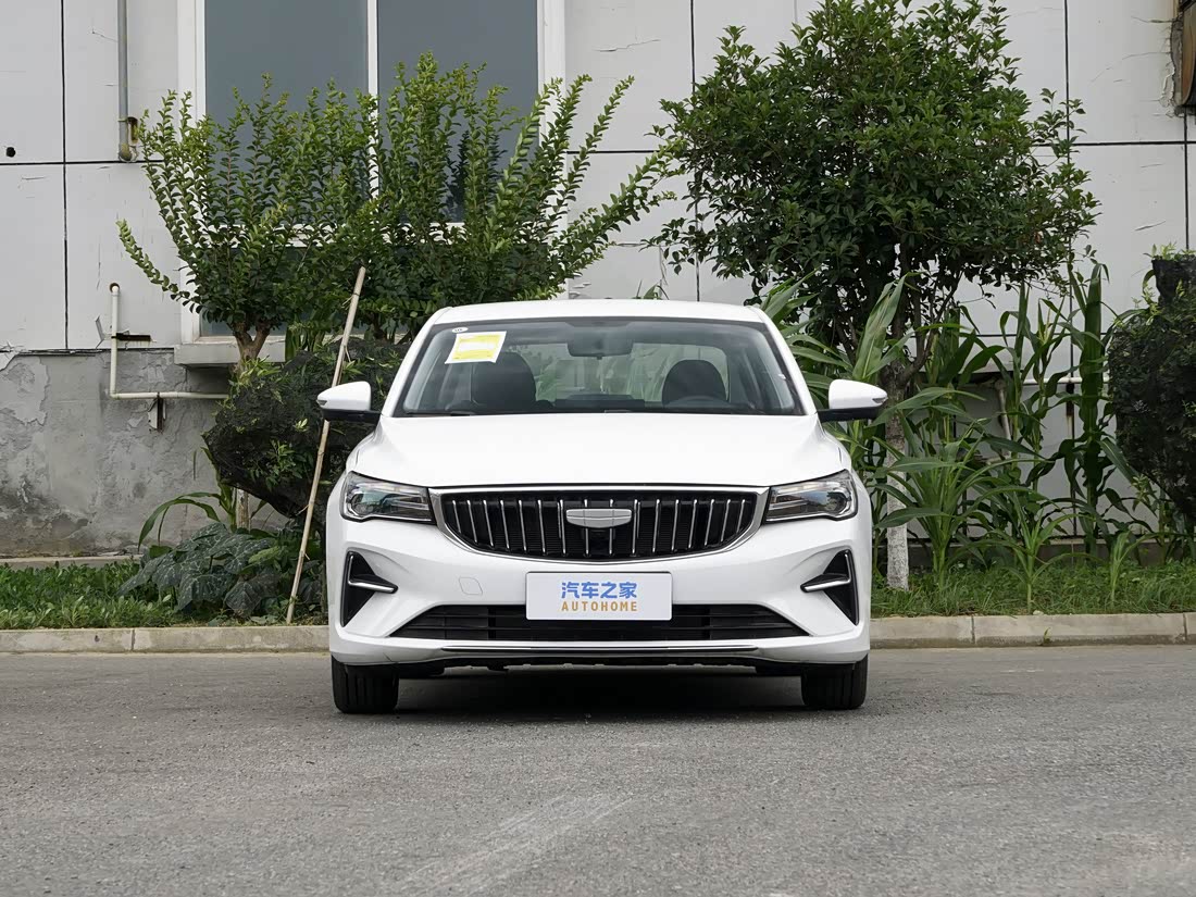 Geely Emgrand EV — фото 1