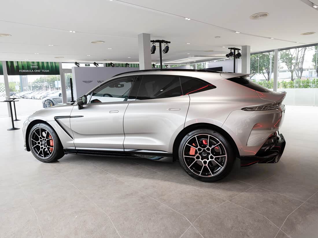 Aston Martin DBX — фото 2