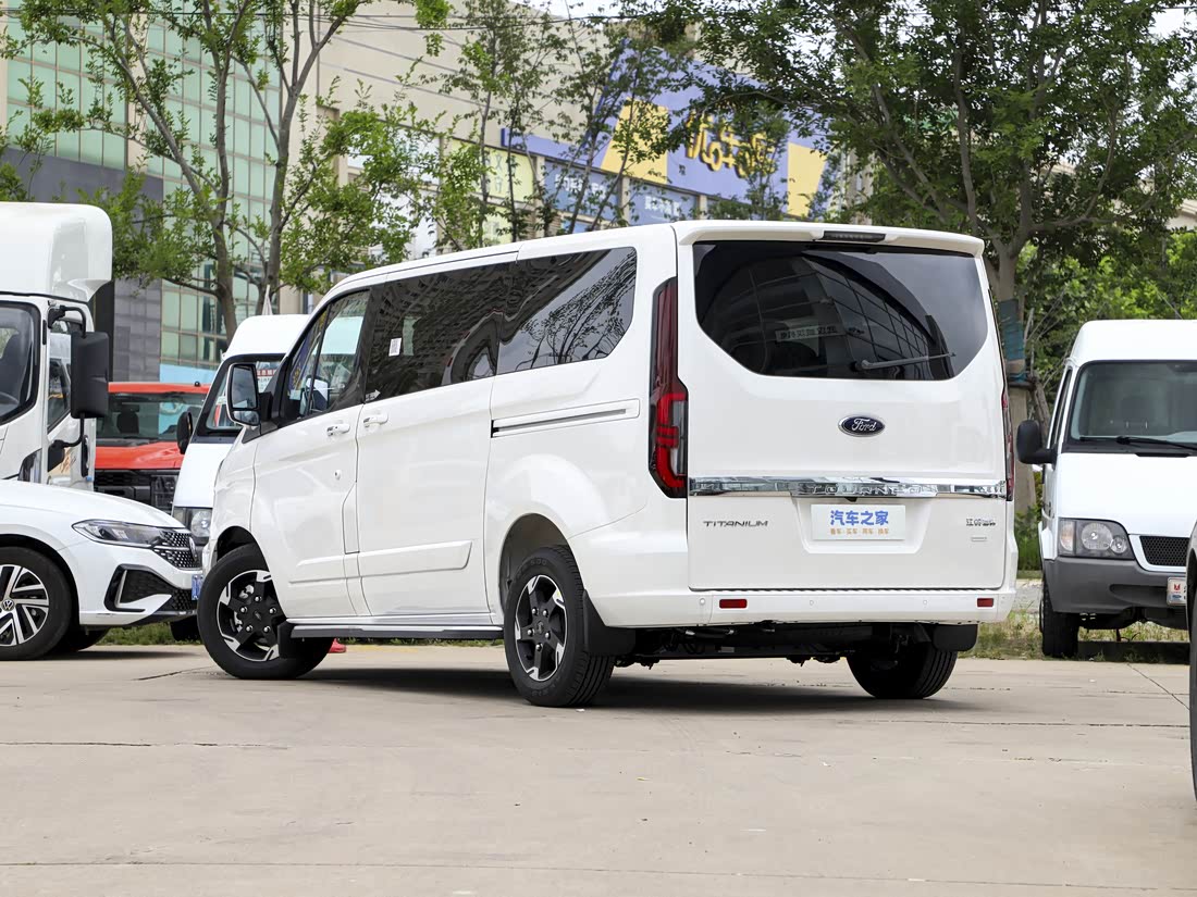 Ford Tourneo — фото 3
