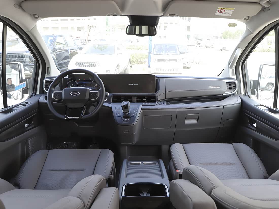 Ford Tourneo — фото 6