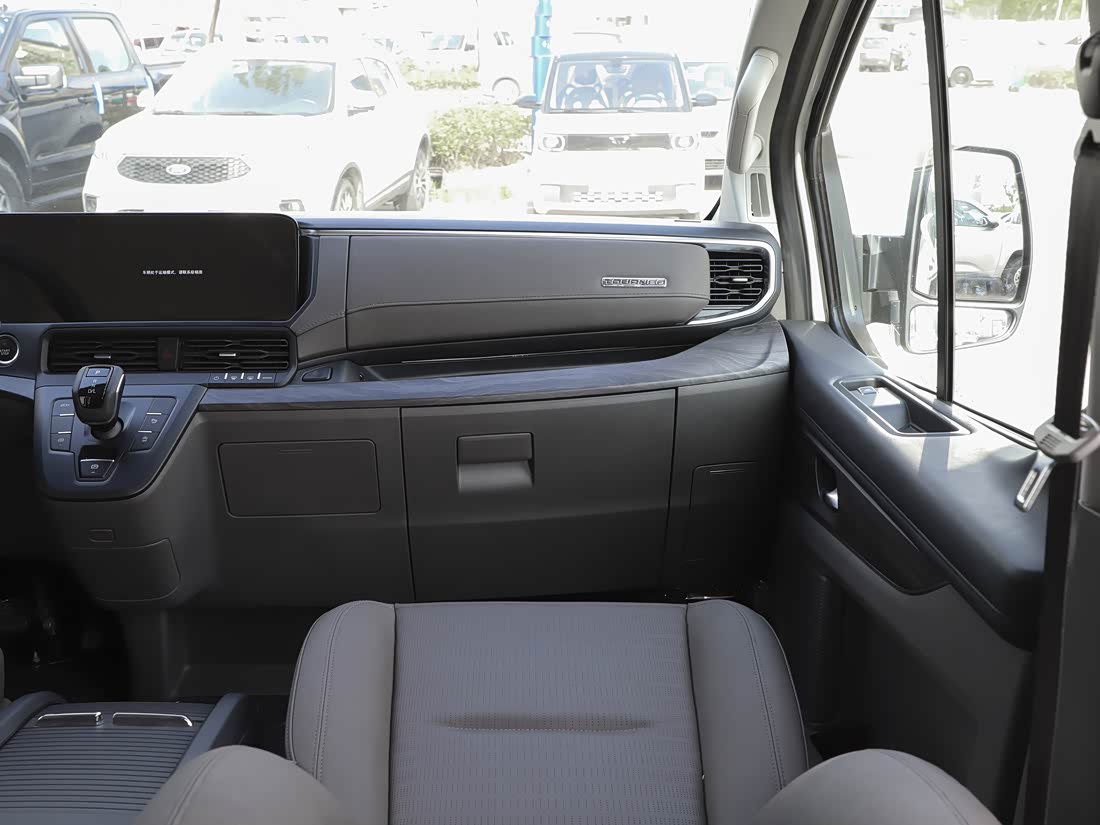 Ford Tourneo — фото 8