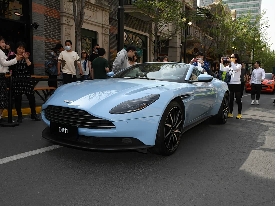 Aston Martin DB11 — фото 1