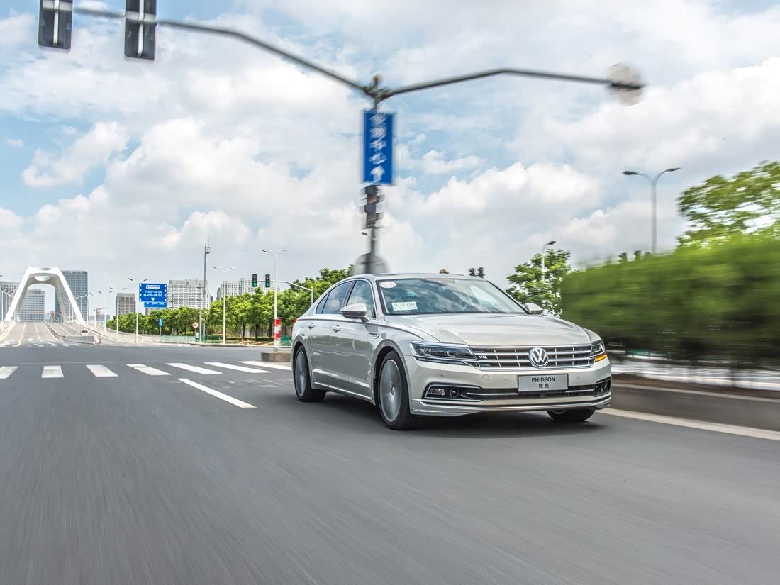 Volkswagen Phideon — фото 3
