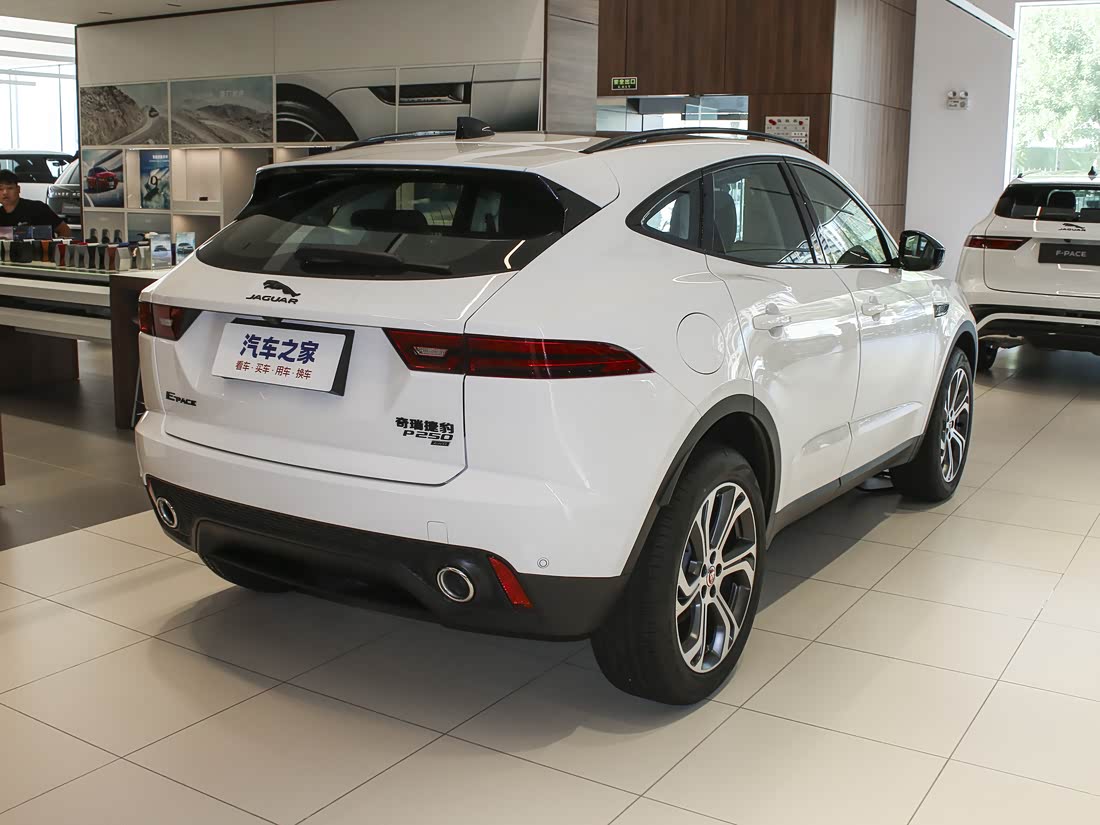 Jaguar E-PACE — фото 4