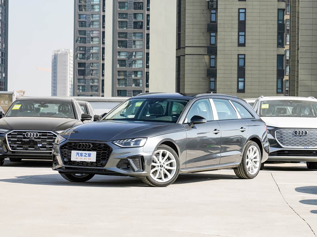 Audi A4 — фото 1