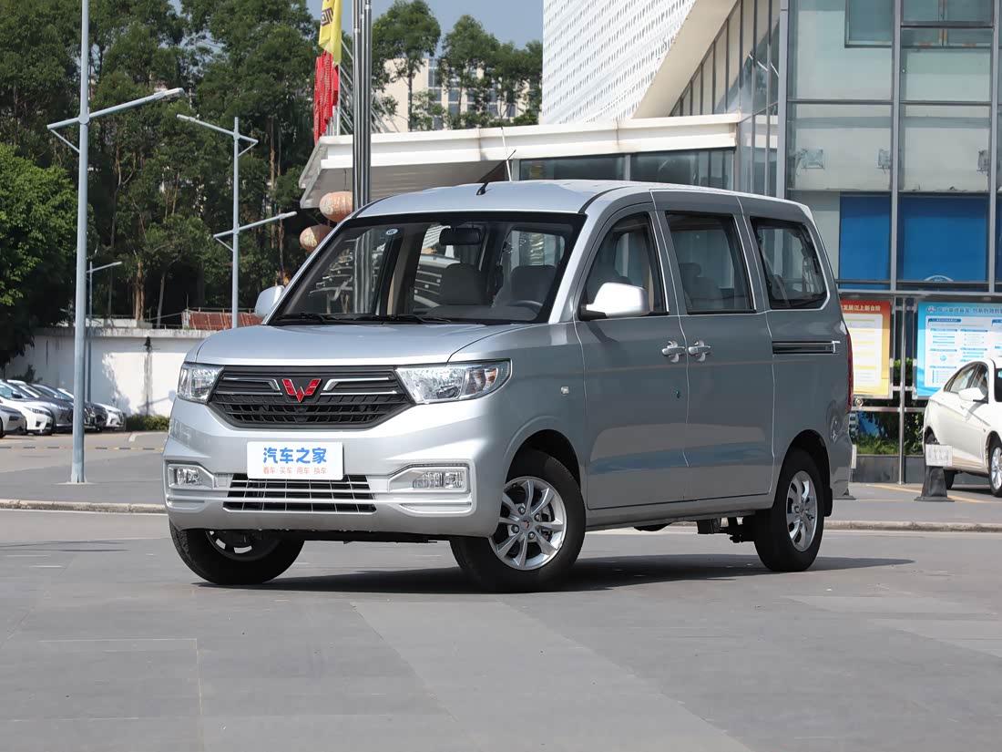 Wuling Hongguang V — фото 1