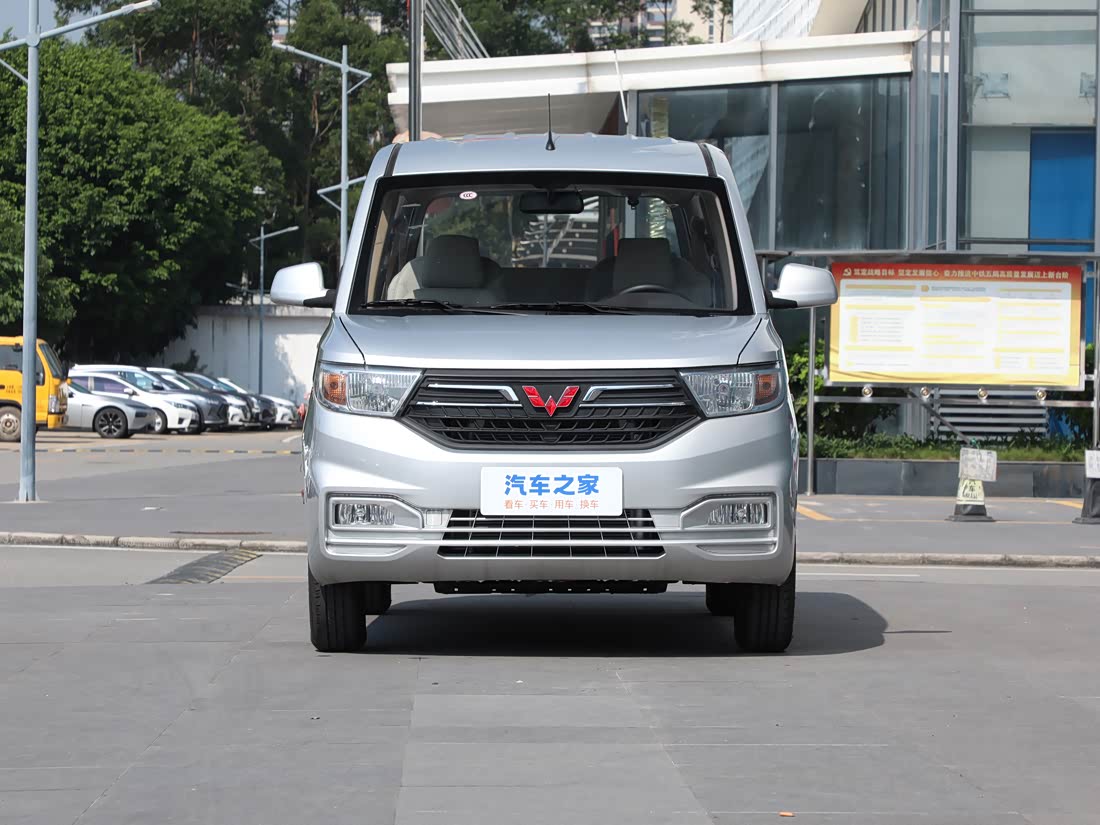 Wuling Hongguang V — фото 2