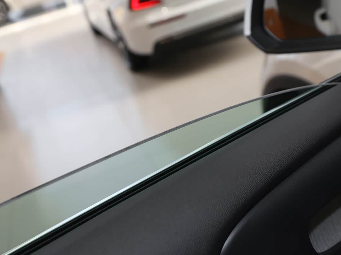Volvo XC40 EV — фото 7
