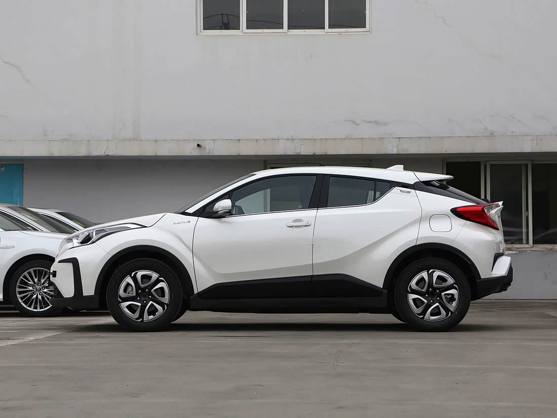 Toyota C-HR EV — фото 3