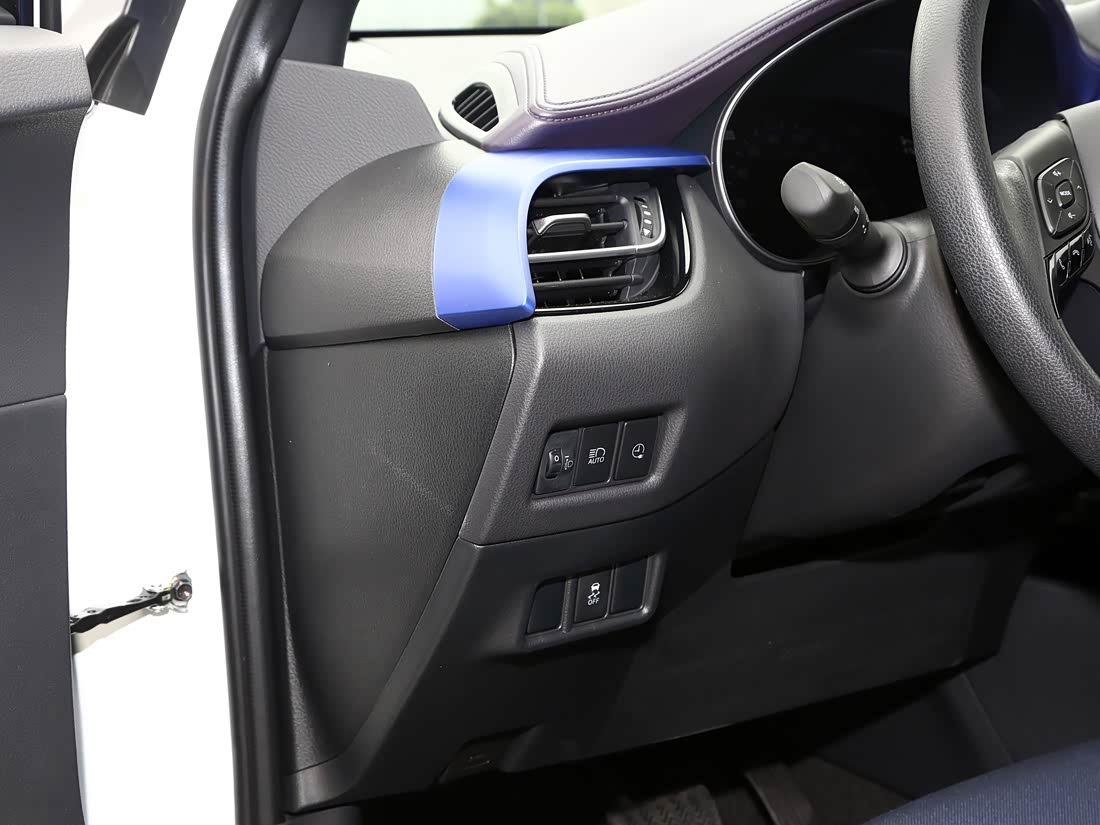 Toyota C-HR EV — фото 6