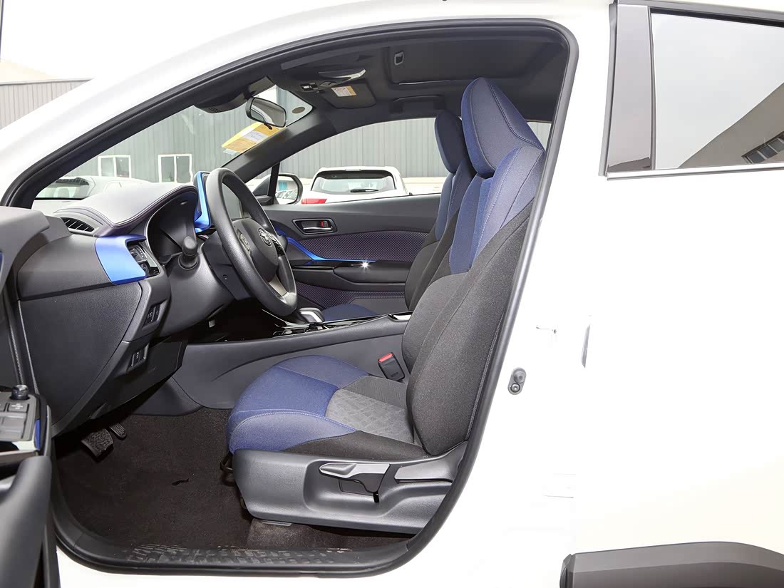 Toyota C-HR EV — фото 7