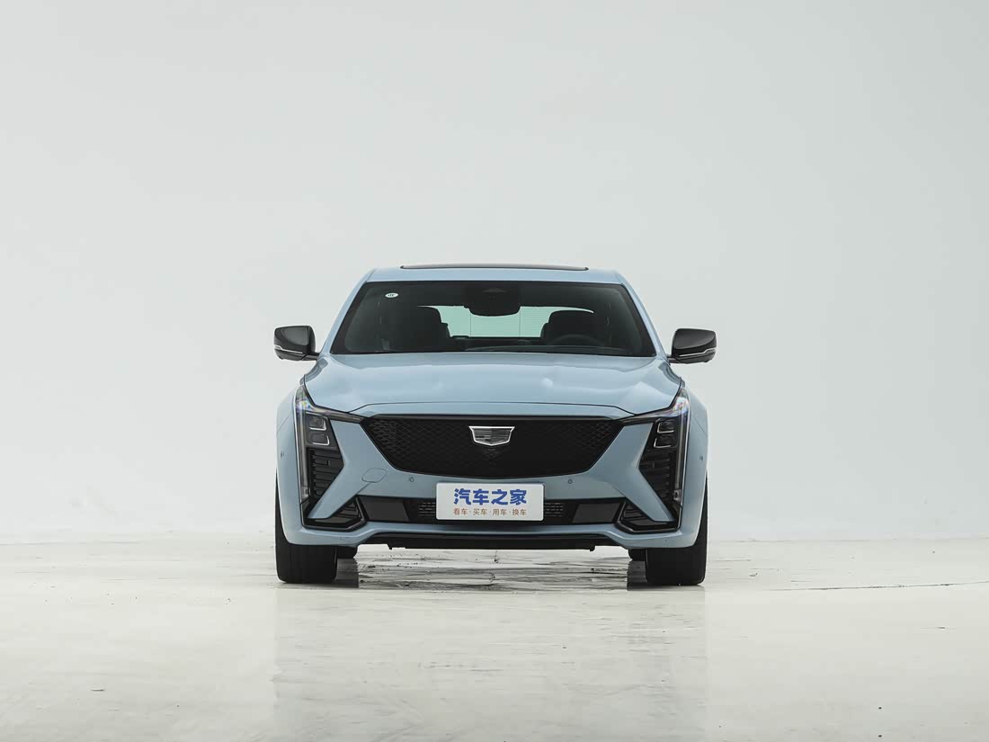 Cadillac CT5 — фото 1
