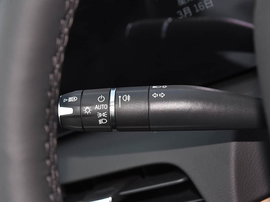 Cadillac CT5 — фото 8