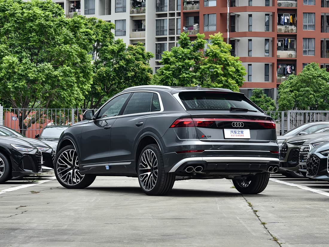 Audi SQ8 — фото 1