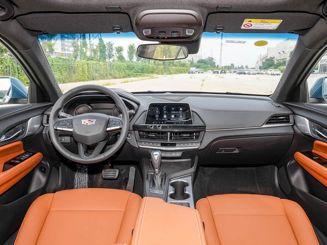 Cadillac CT4 — фото 4