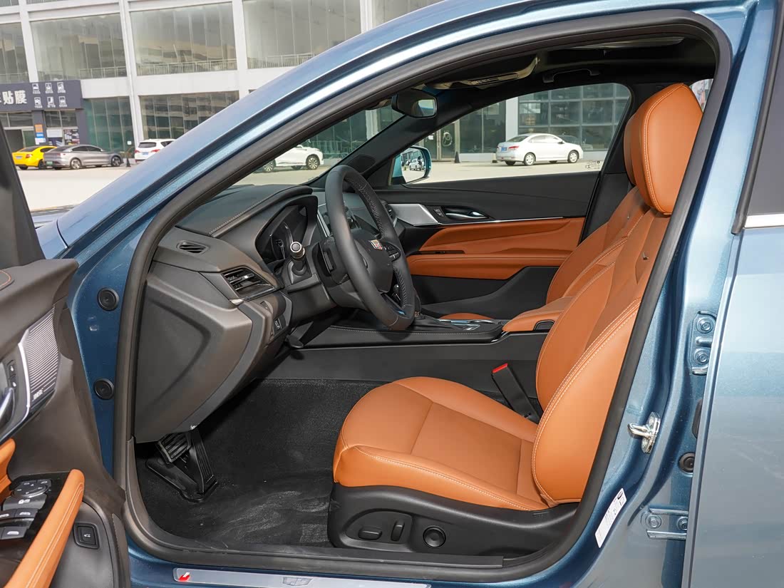 Cadillac CT4 — фото 9