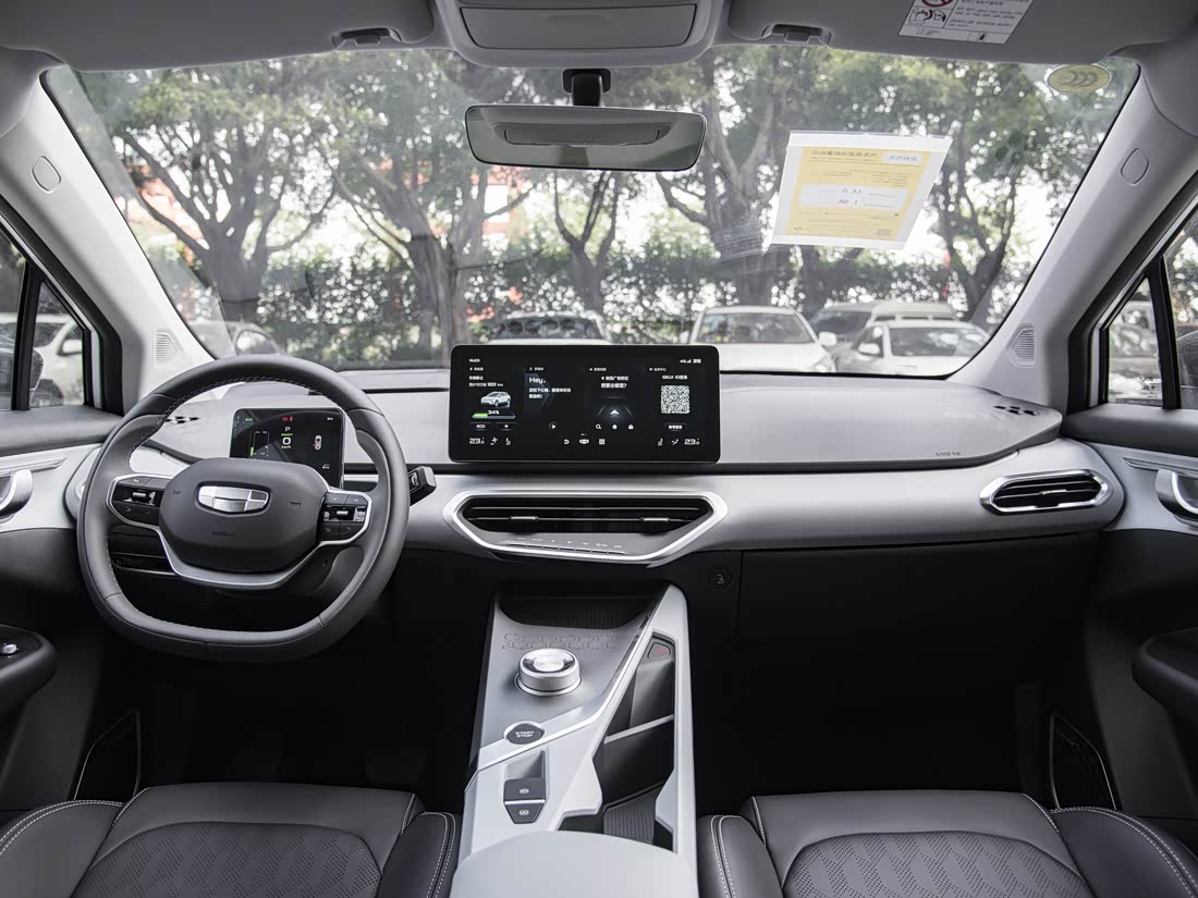 Geely Geometry C — фото 7