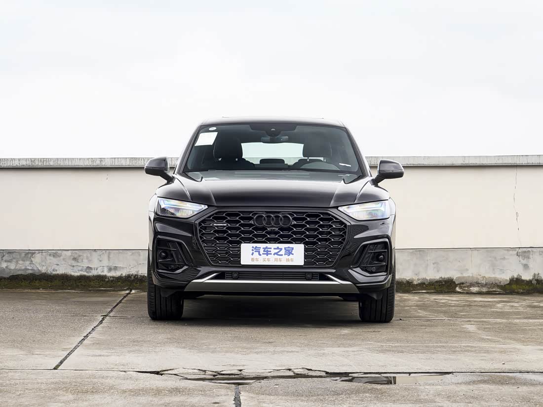 Audi Q5L Sportback — фото 1