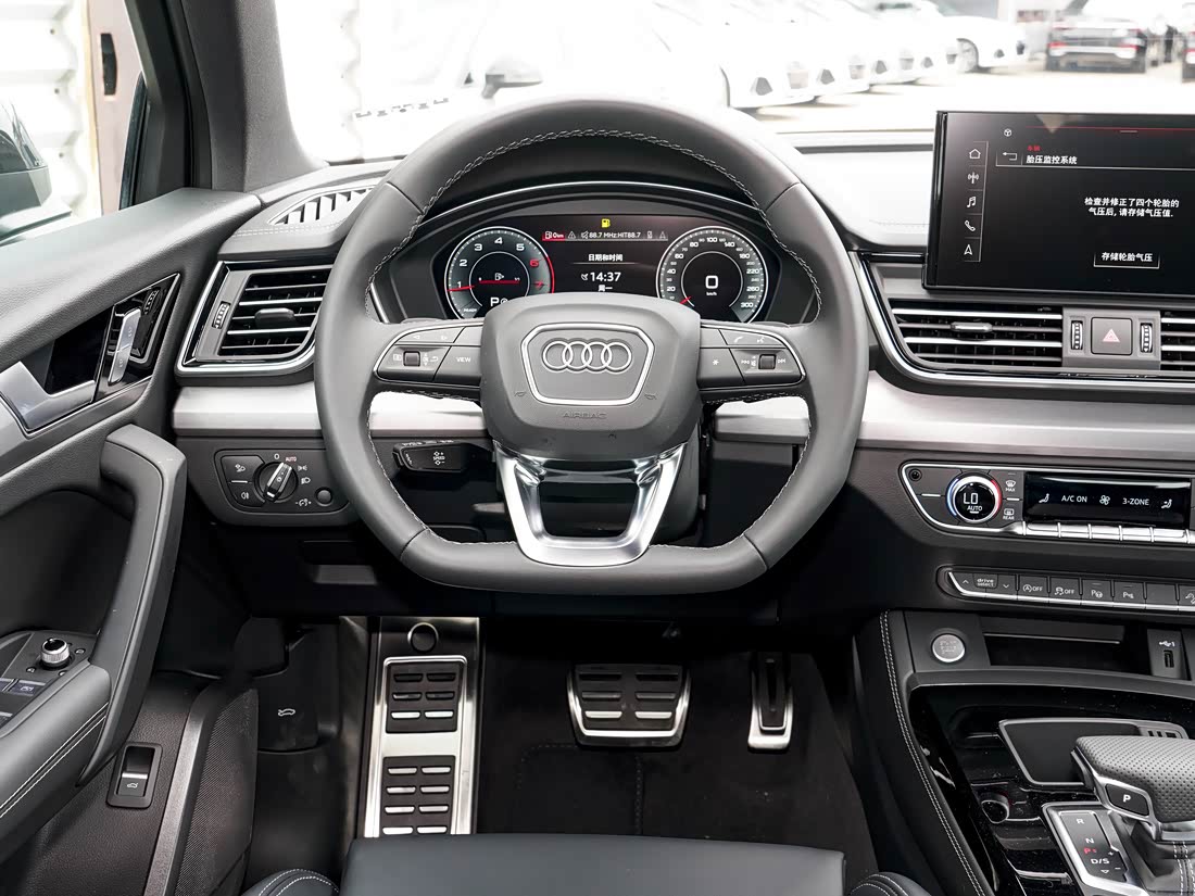 Audi Q5L Sportback — фото 3