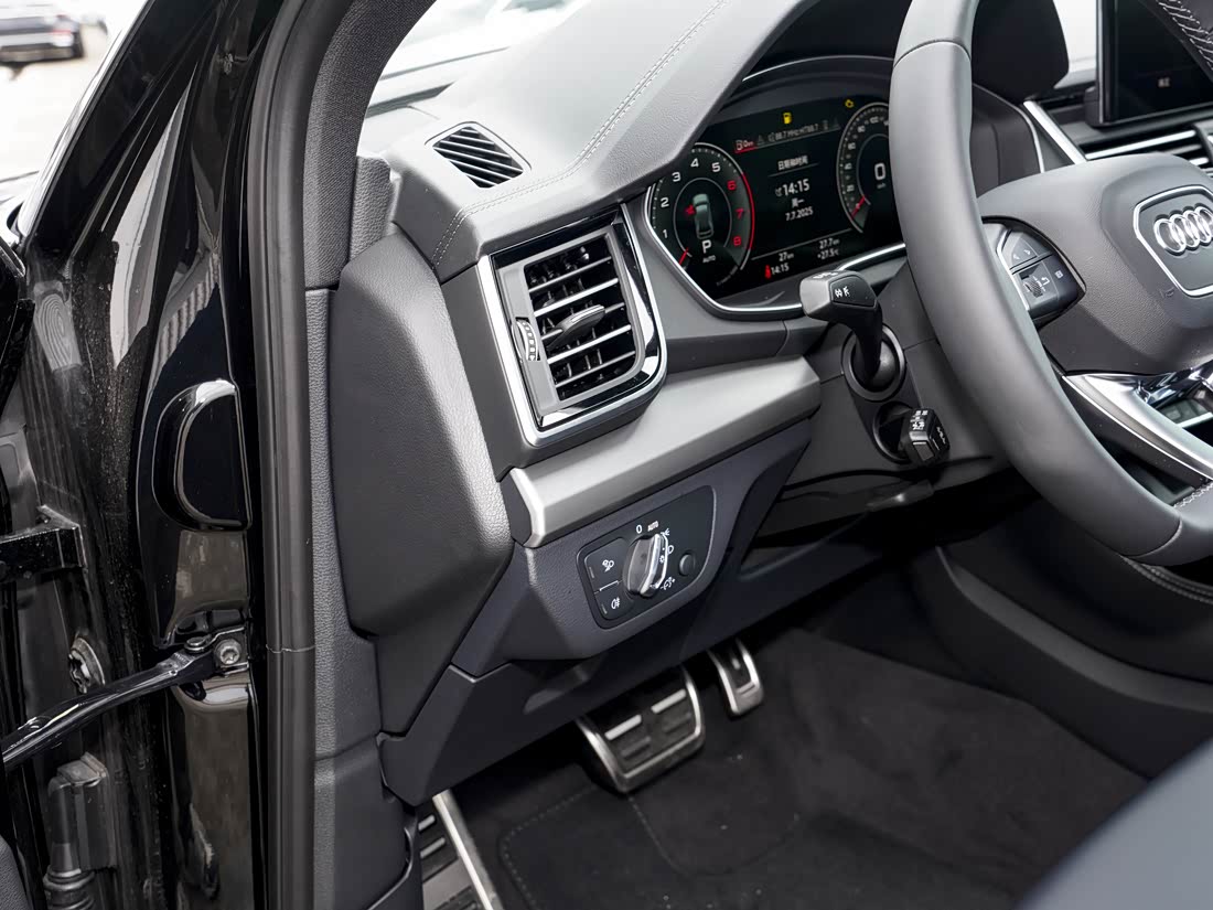 Audi Q5L Sportback — фото 4