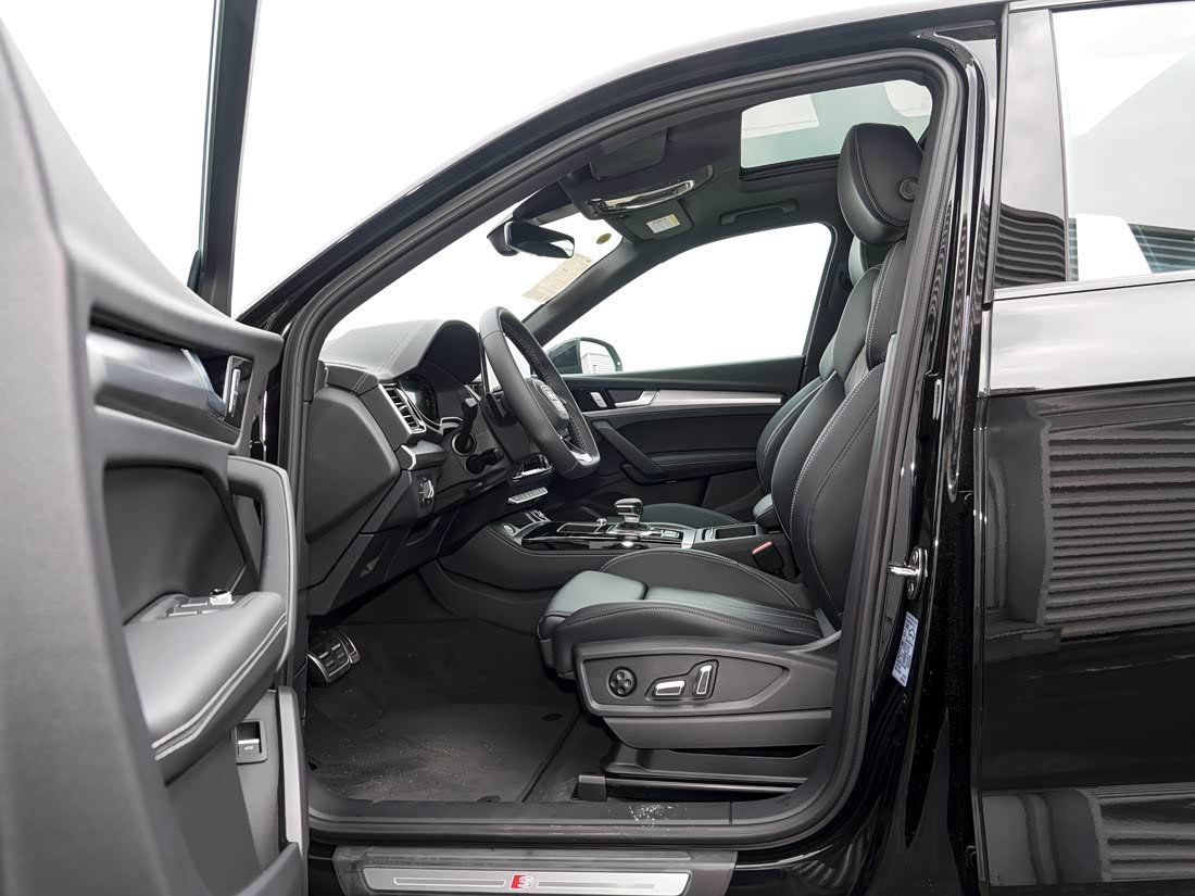 Audi Q5L Sportback — фото 7