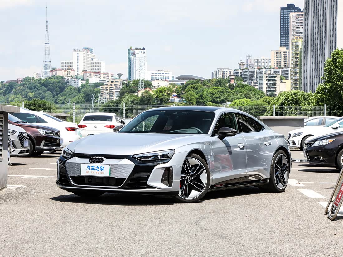 Audi RS e-tron GT — фото 1