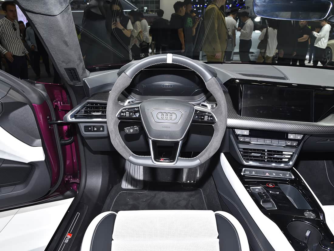 Audi RS e-tron GT — фото 9