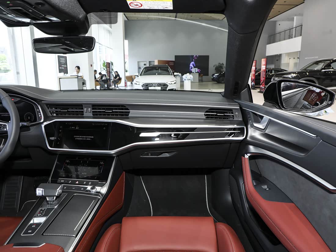 Audi A7L — фото 7