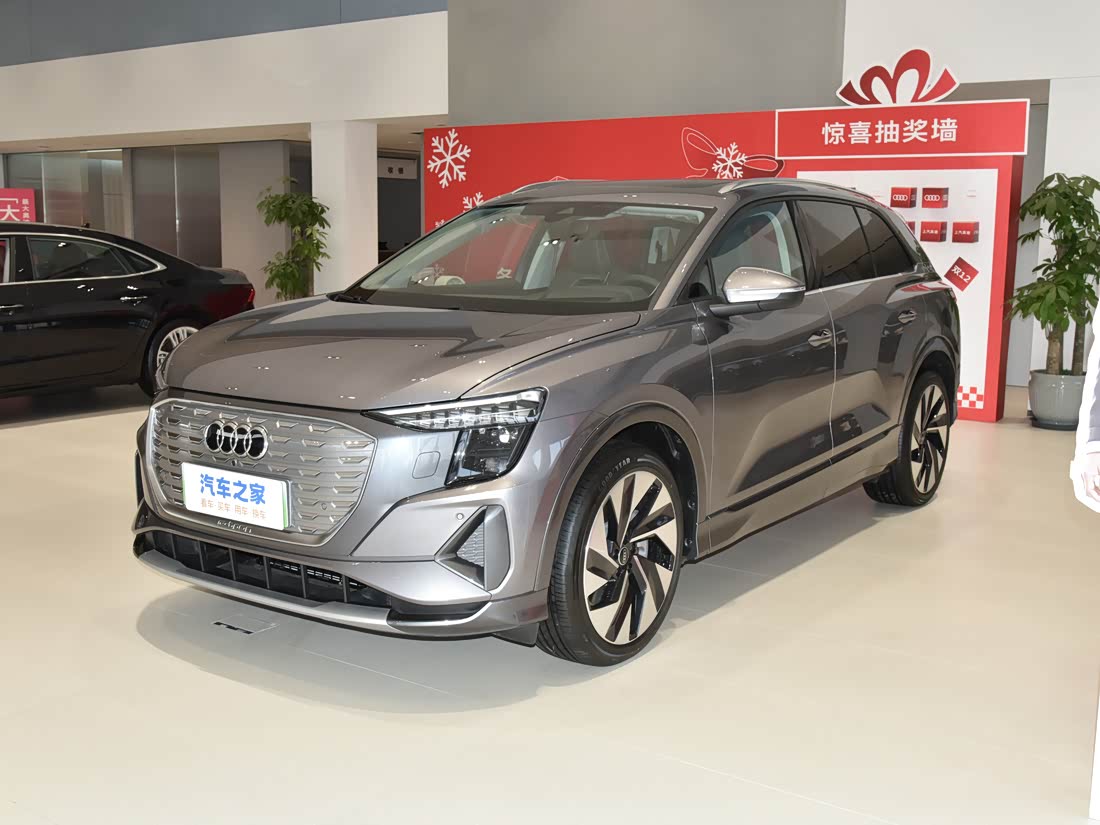Audi Q5 e-tron — фото 1