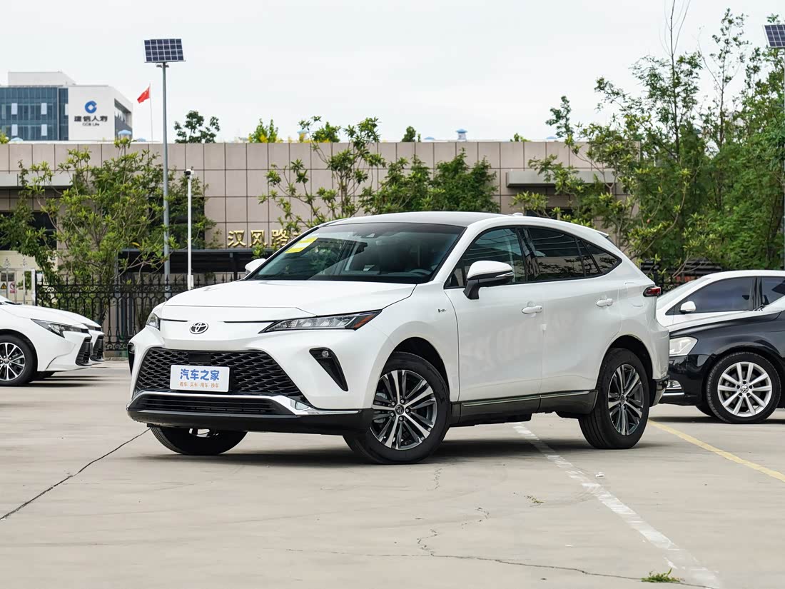 Toyota Harrier — фото 1