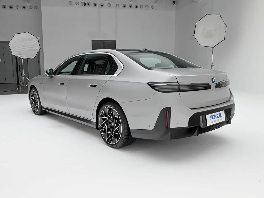 BMW i7 — фото 5