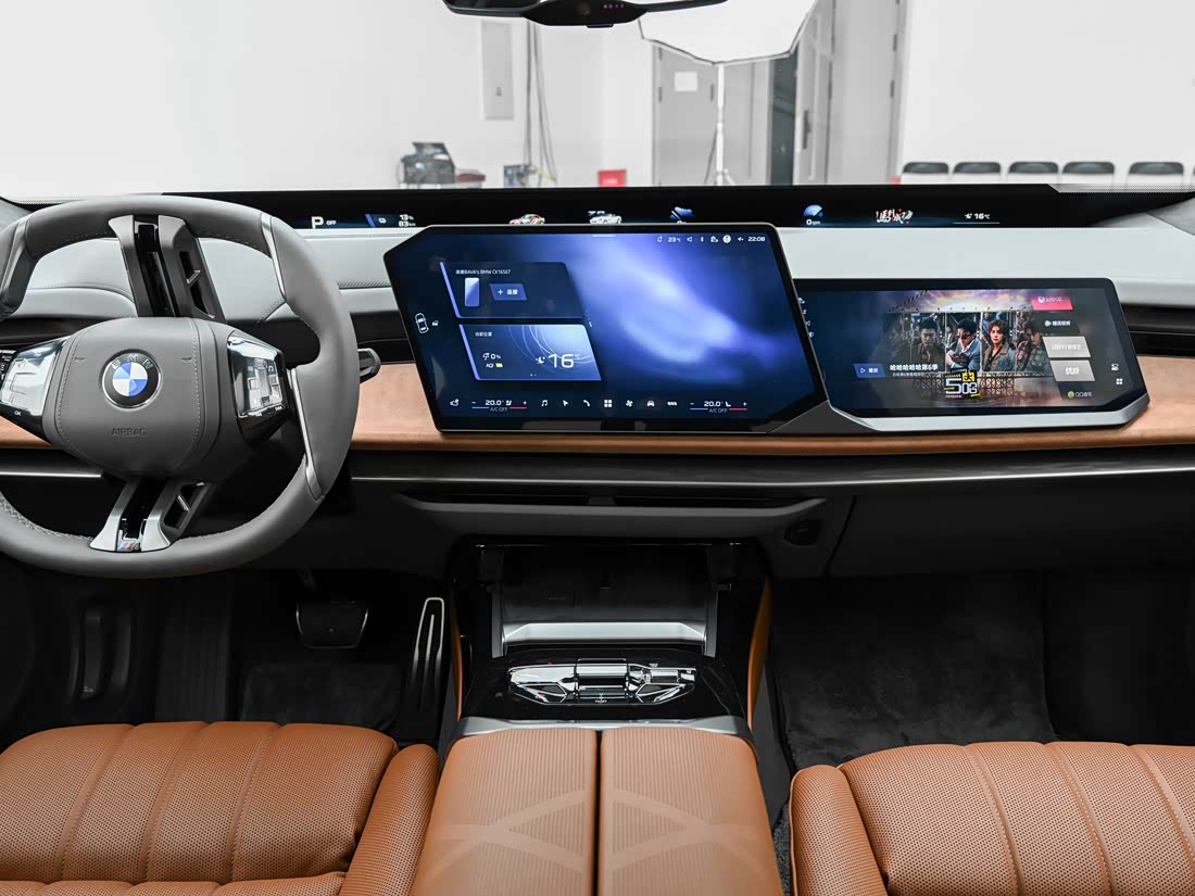 BMW i7 — фото 9