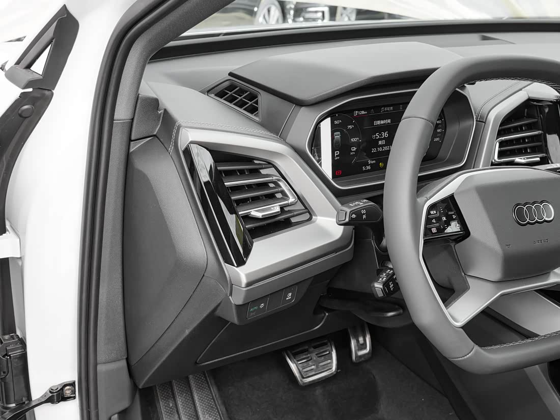 Audi Q4 e-tron — фото 8