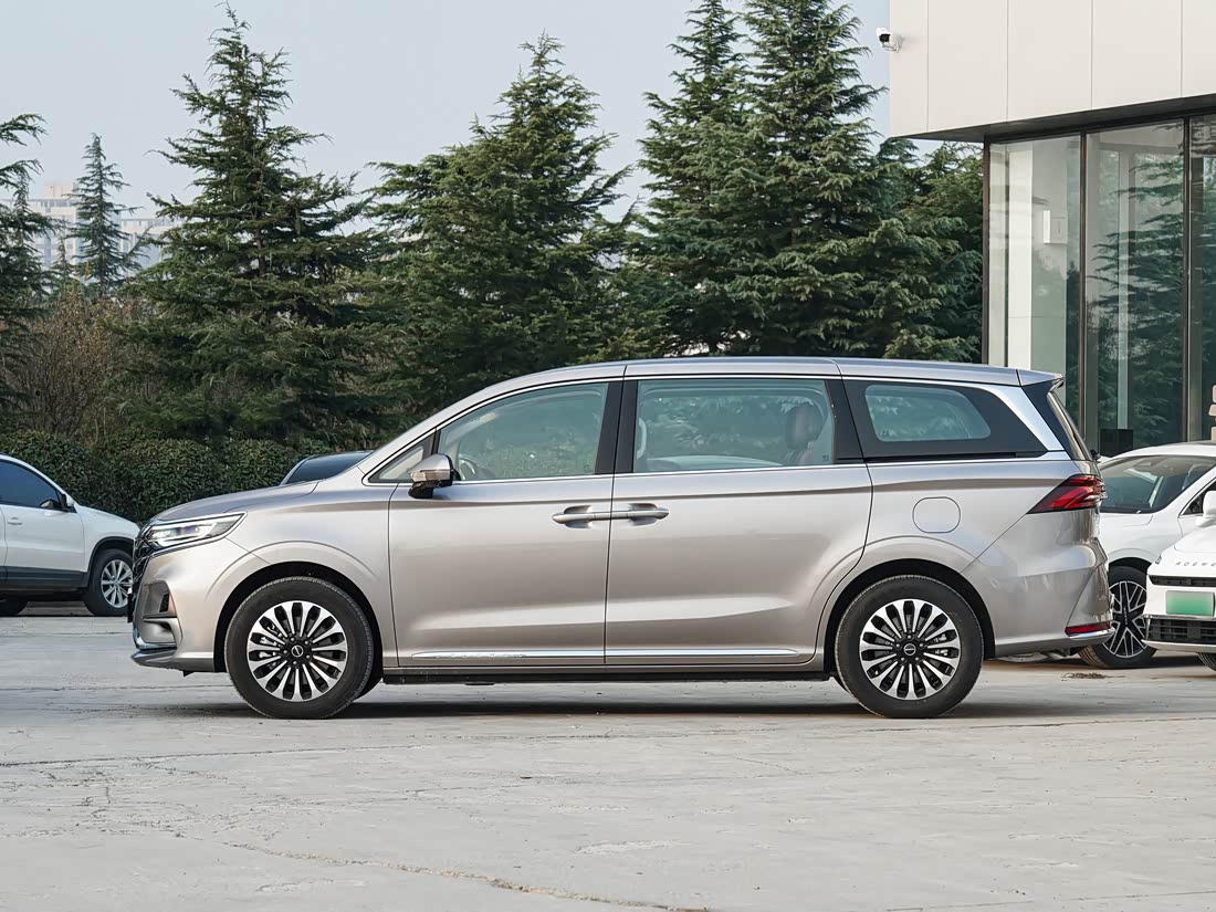 Roewe iMAX8 New Energy — фото 3