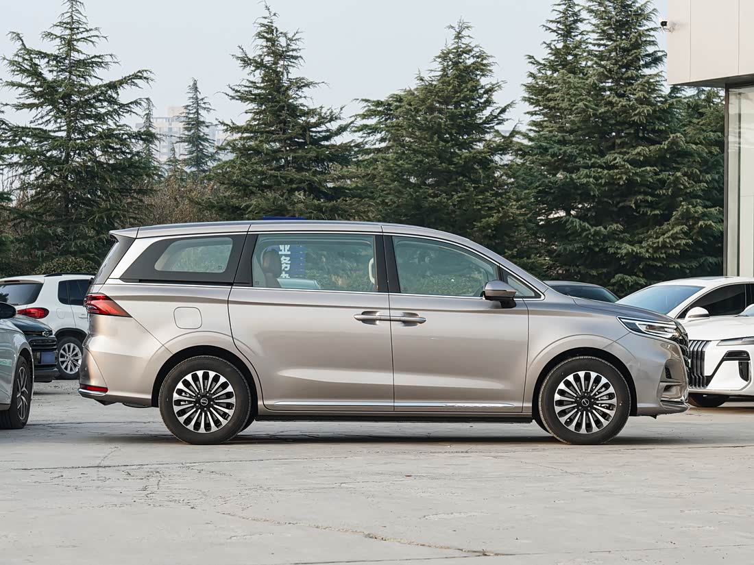 Roewe iMAX8 New Energy — фото 7