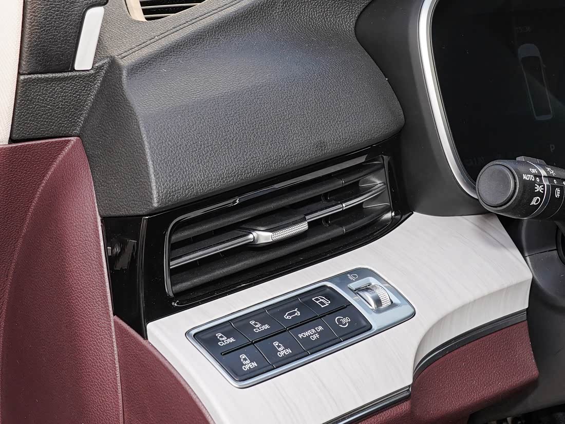 Roewe iMAX8 New Energy — фото 9