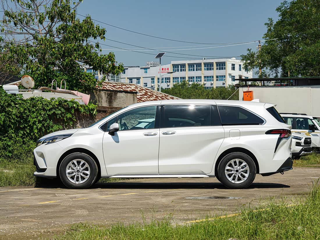 Toyota Granvia — фото 3
