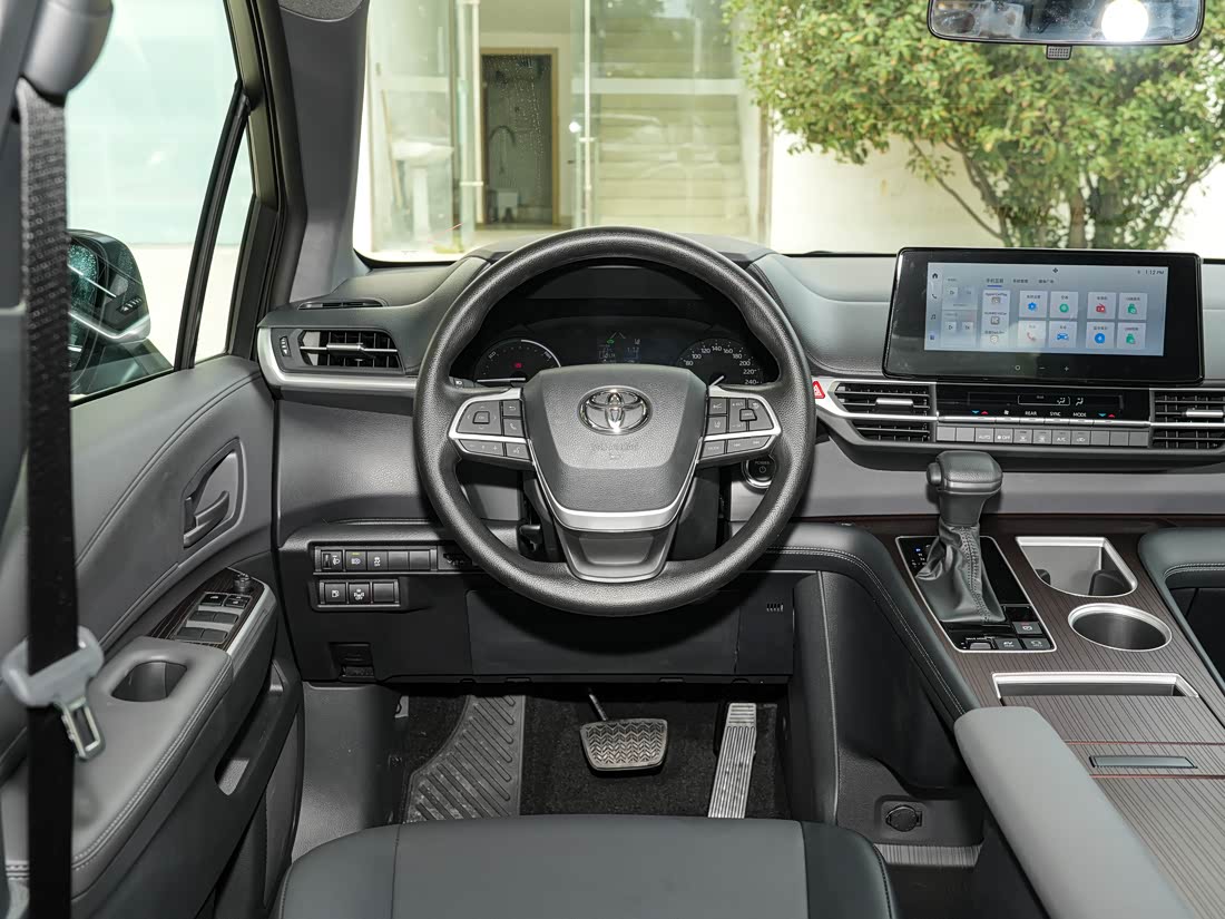 Toyota Granvia — фото 9