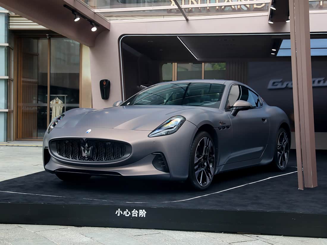 Maserati GranTurismo — фото 1