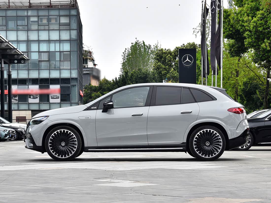 Mercedes-Benz EQE SUV AMG — фото 3