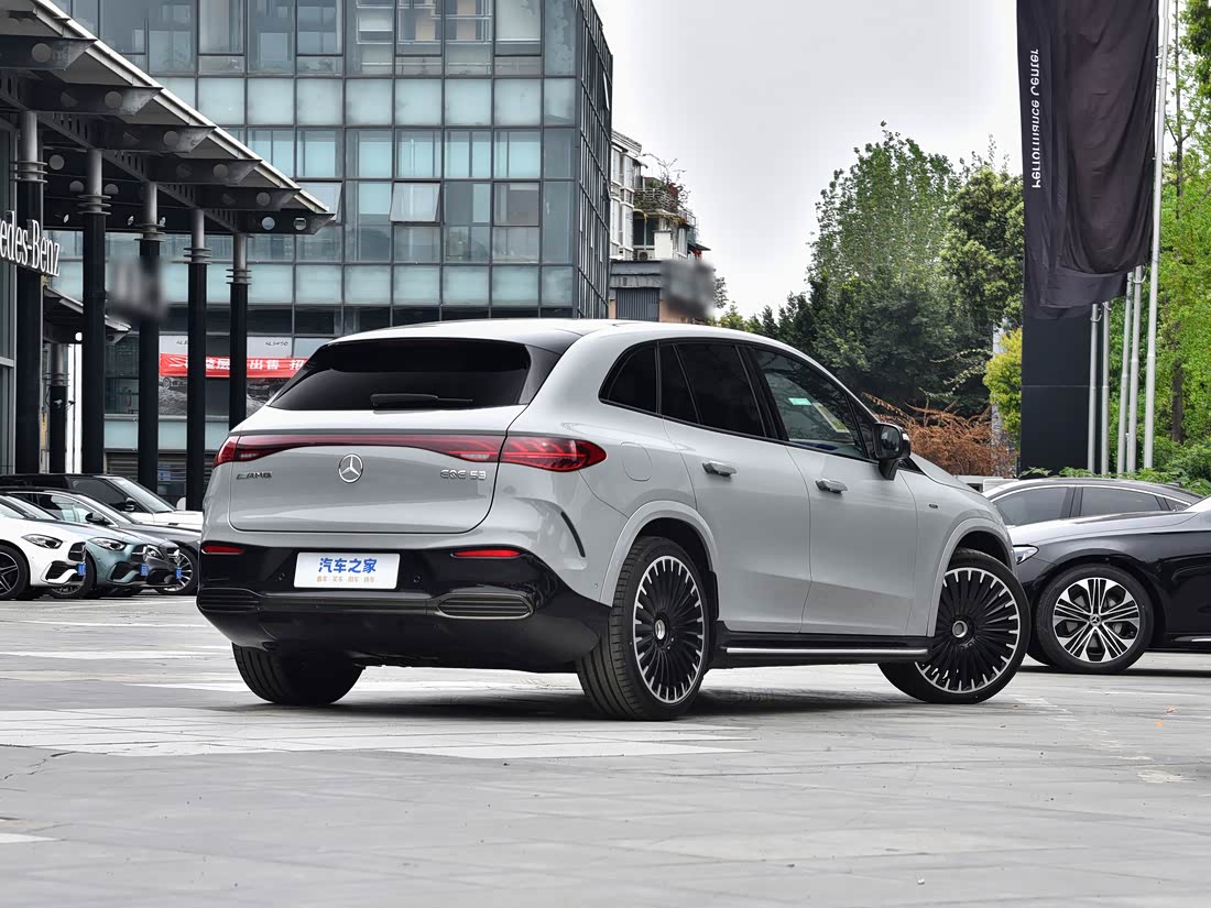 Mercedes-Benz EQE SUV AMG — фото 5