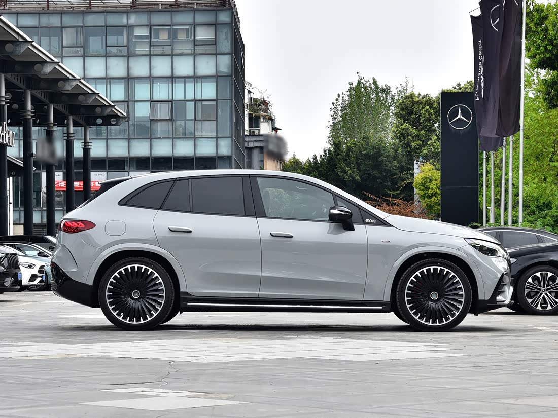 Mercedes-Benz EQE SUV AMG — фото 6