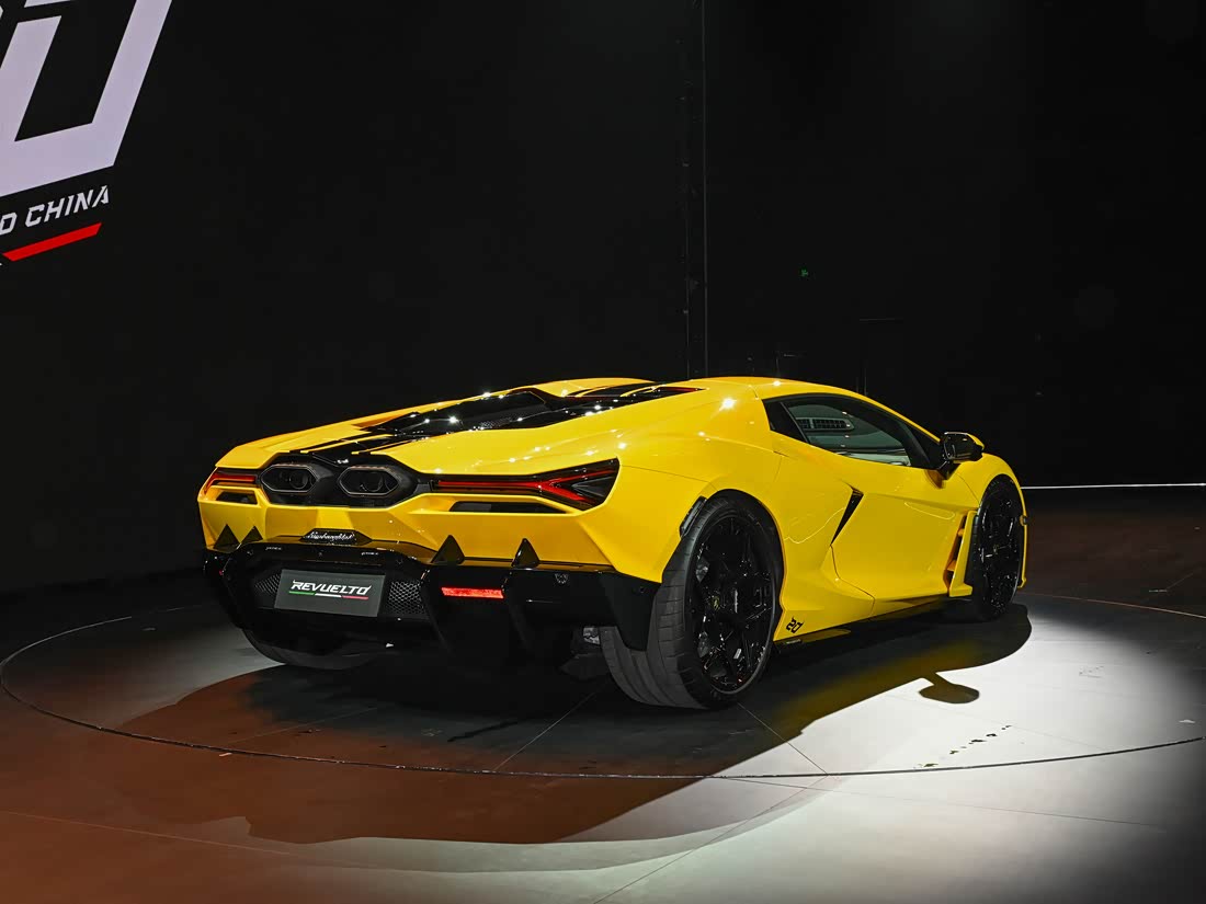 Lamborghini Revuelto — фото 4